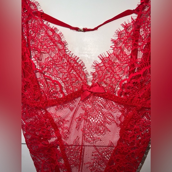 Victoria’s Secret Silk Robe and Lace Teddy Lingerie - Picture 4 of 7